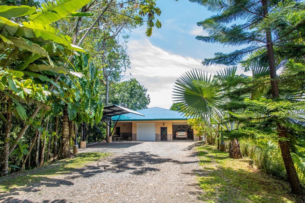 Incredible 7,000 Ft2 Ocean View Home With 200 Acre Reserve!