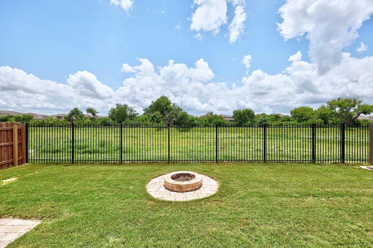 Beautifully Appointed Single-Story in Oak Creek: Modern Floors and Screened-In Patio Overlooking Green Space w/ NO Backyard Neighbor!