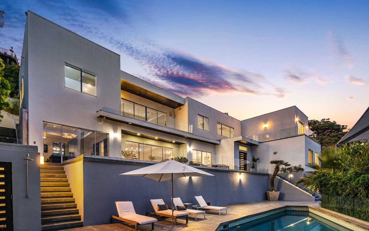 Travis Modern Mansion - Brentwood