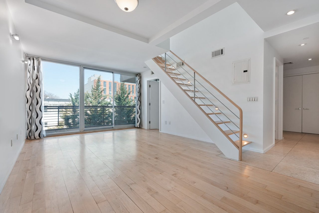 935 Pacific St, #302