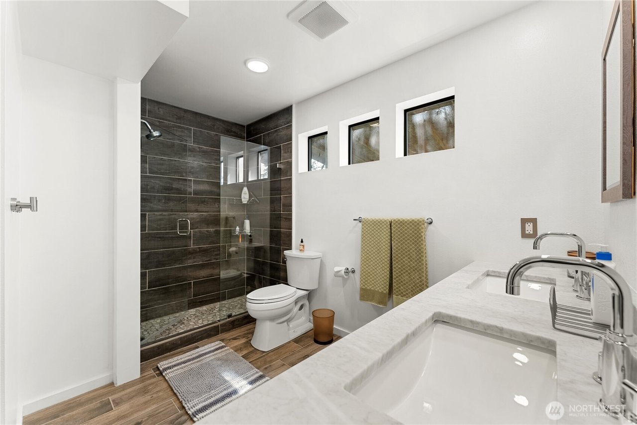 21 Lakeview Loop