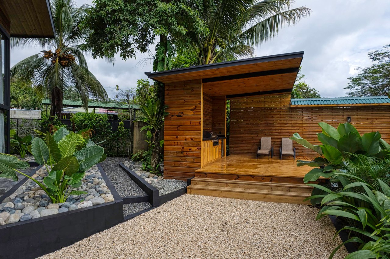 Modern Tropical Villas walking distance to Uvita Town