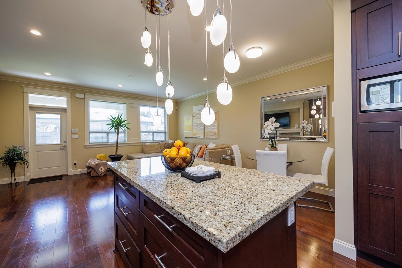 335 E 15th Street, North Vancouver