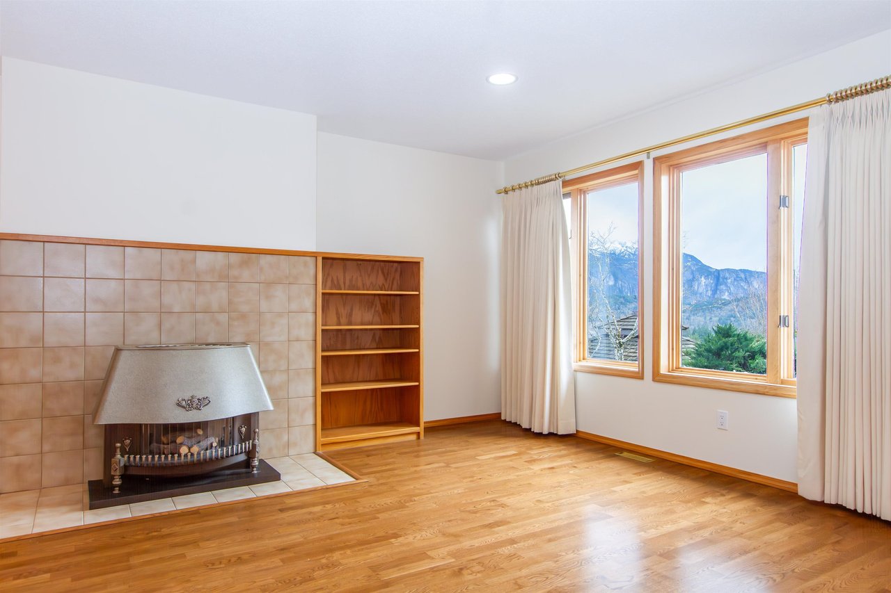 1021 Glacier View Dr