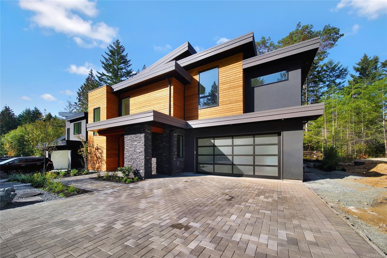 3905 Olympian Wy