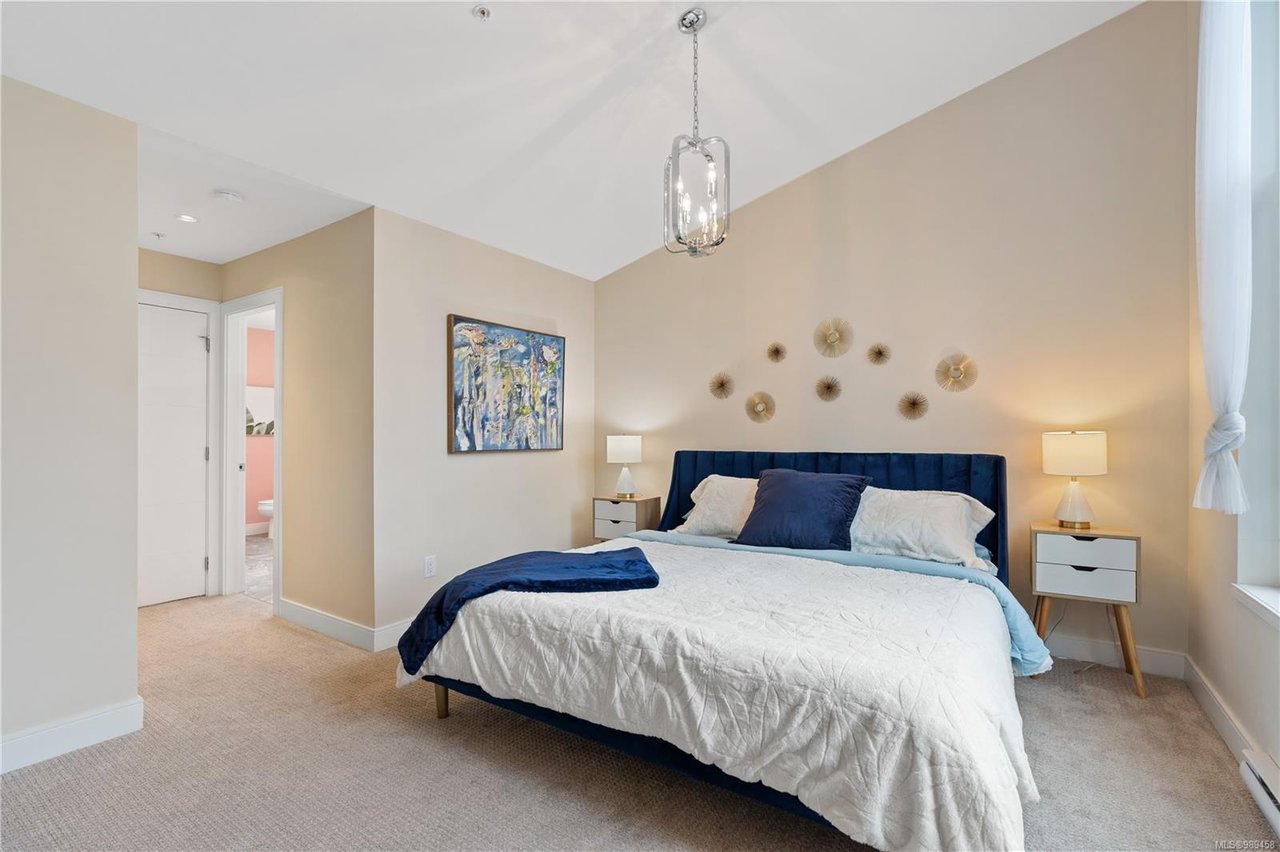 155-300 Phelps Ave