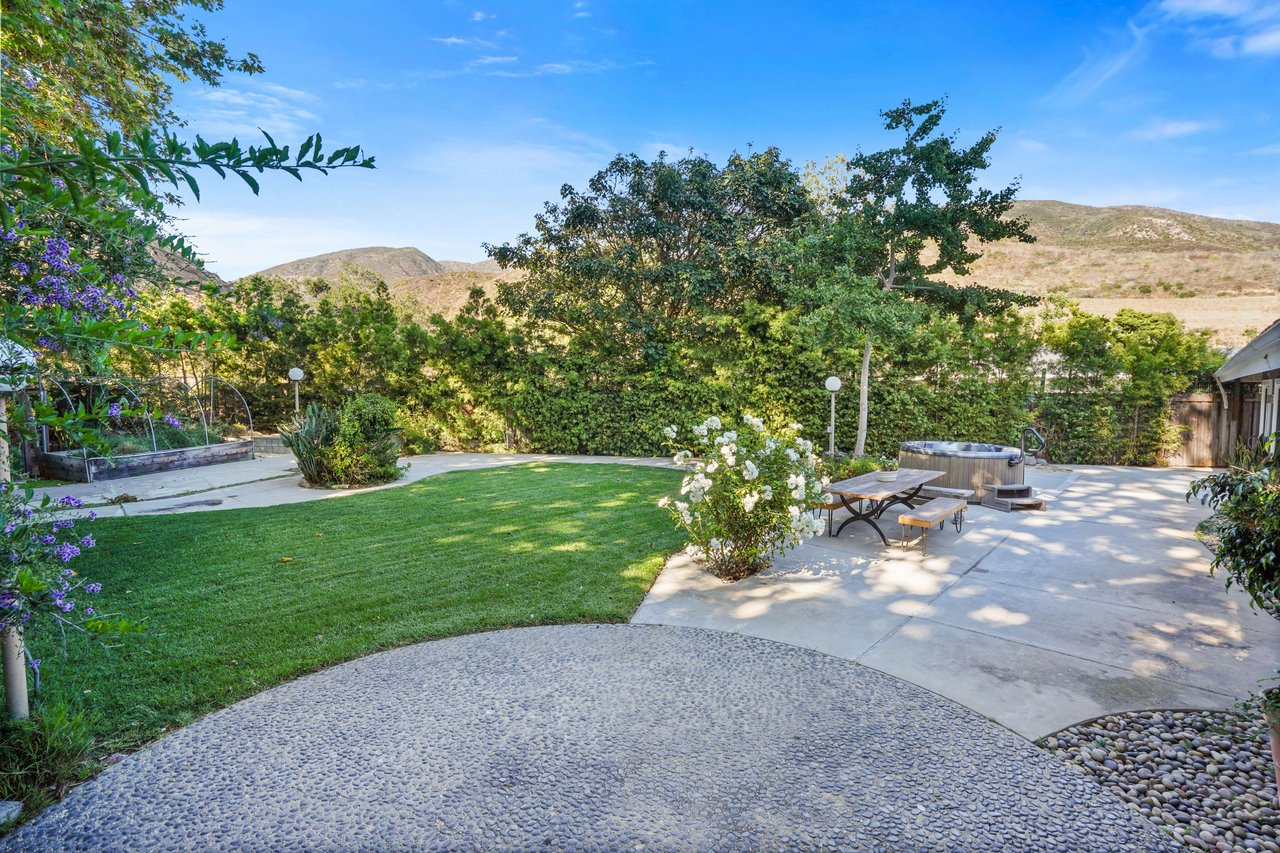 6202 Frondosa Dr