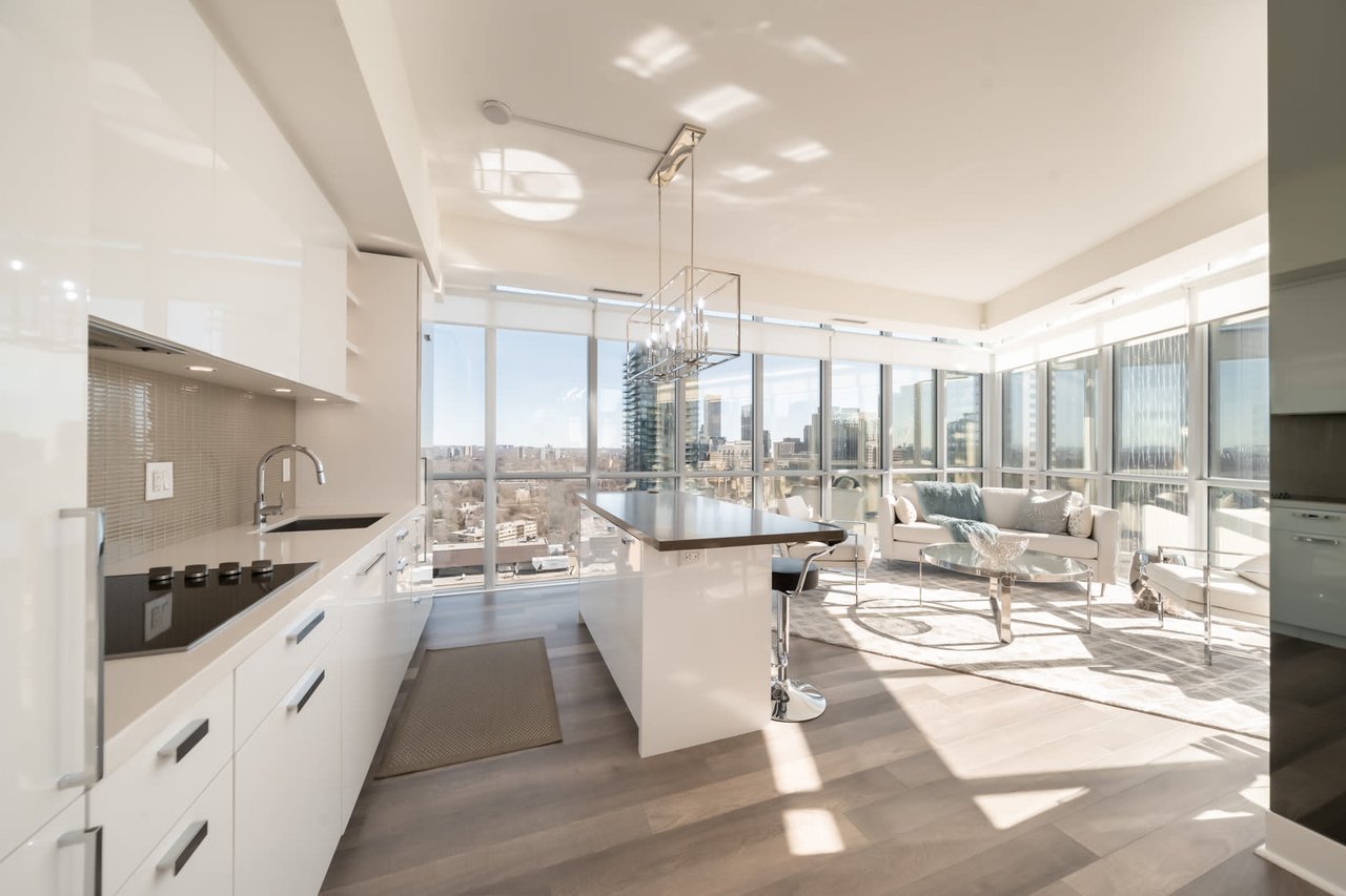 The Yorkville Condos | Sun filled Yorkville Residence