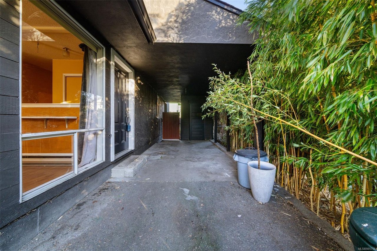 307 Henry St