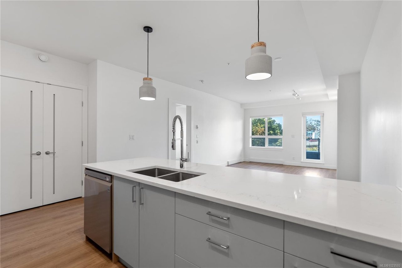 402-757 Tyee Rd, Victoria