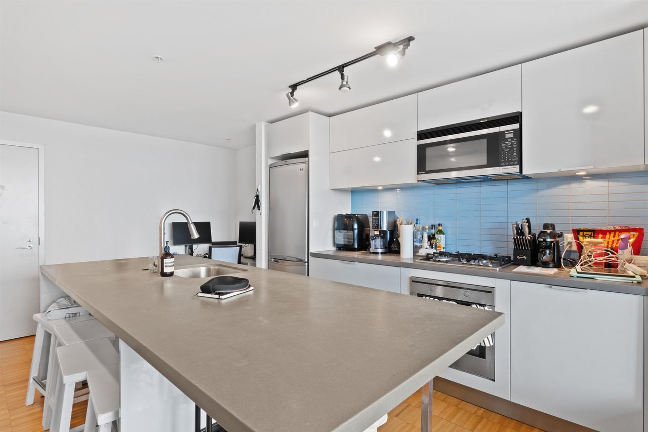 1102-108 W Cordova St