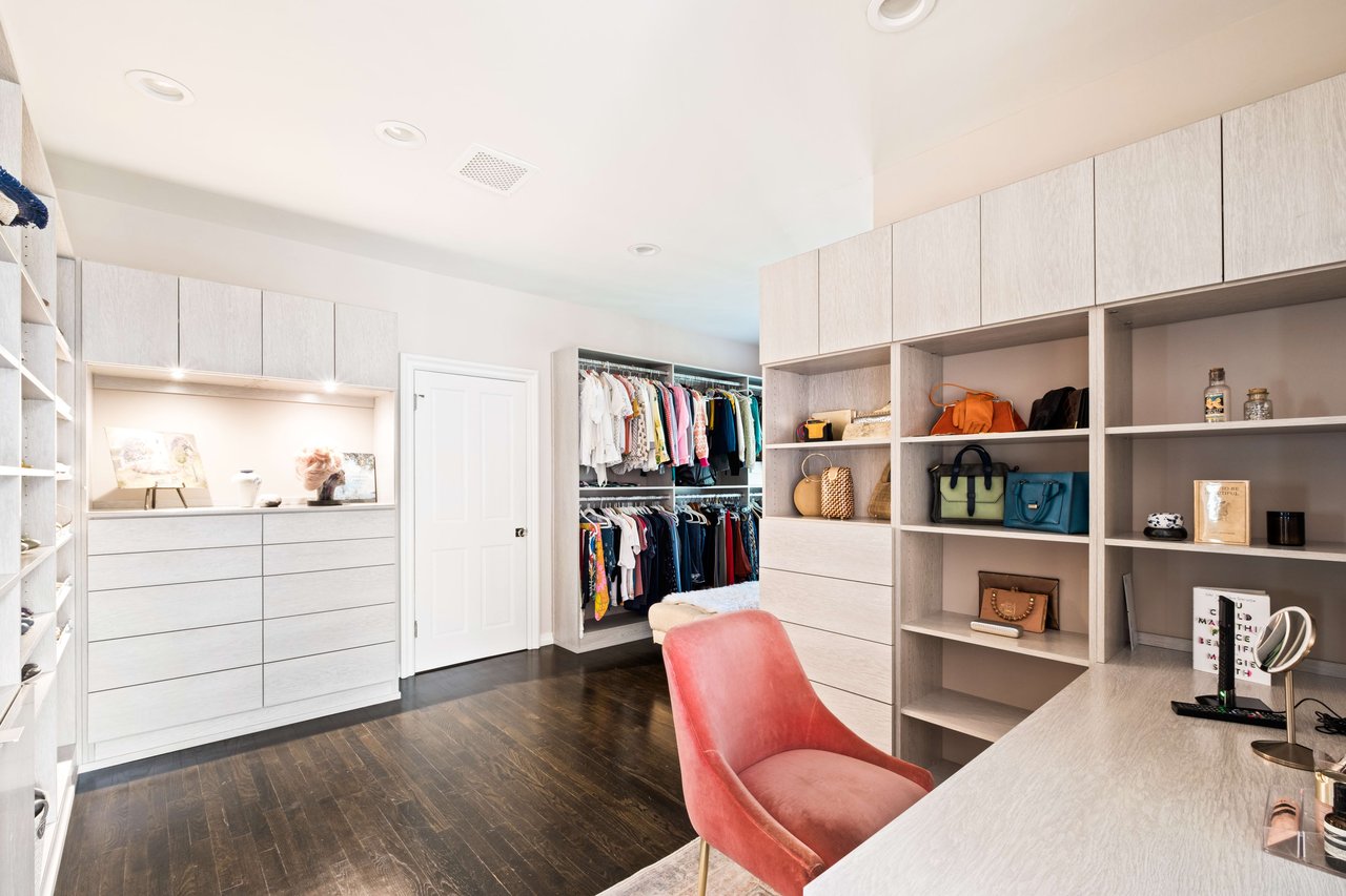 16659 Ashley Oaks, Encino