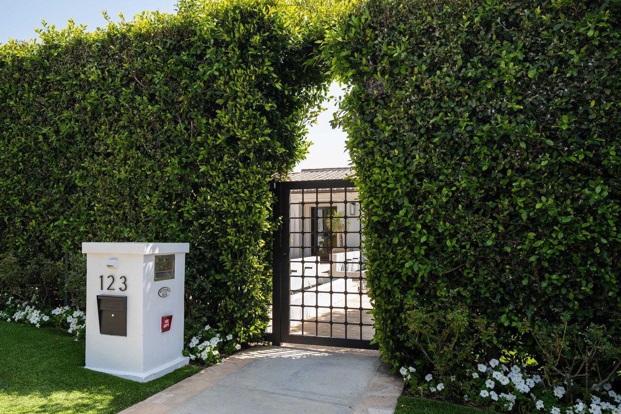 123 S Woodburn Drive