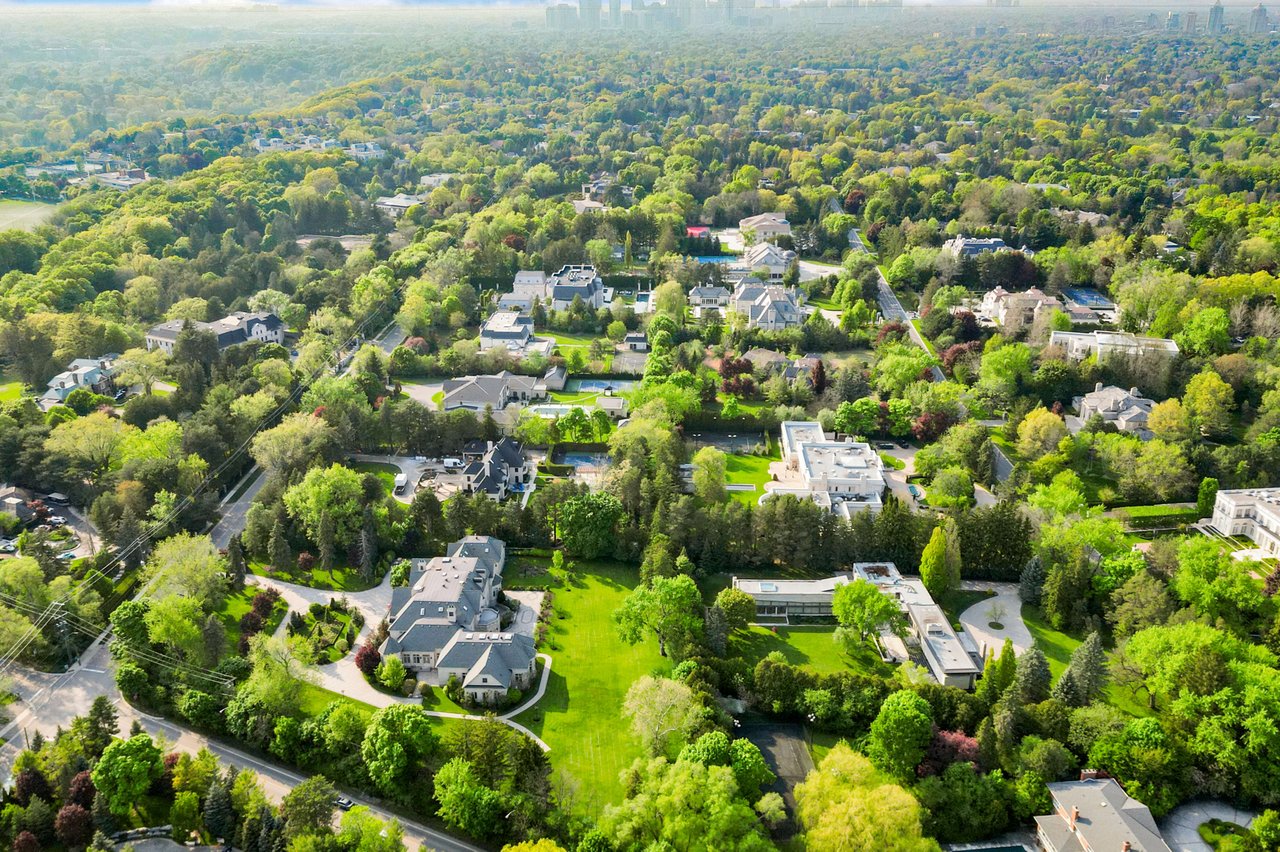  An elevated view of a luxurious, well-treed suburban neighborhood 