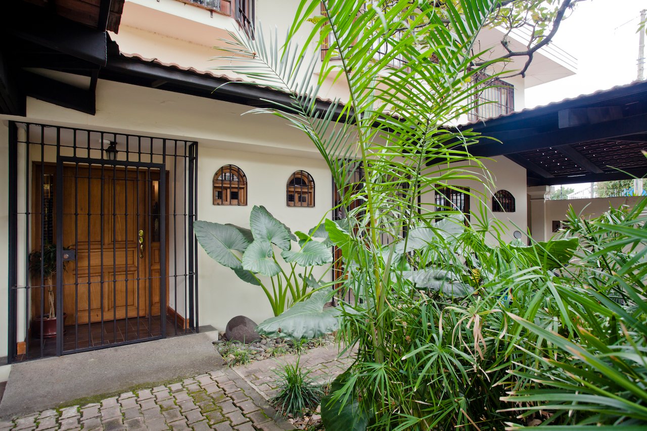 Remodeled Garden Townhome, Escazu, San Jose