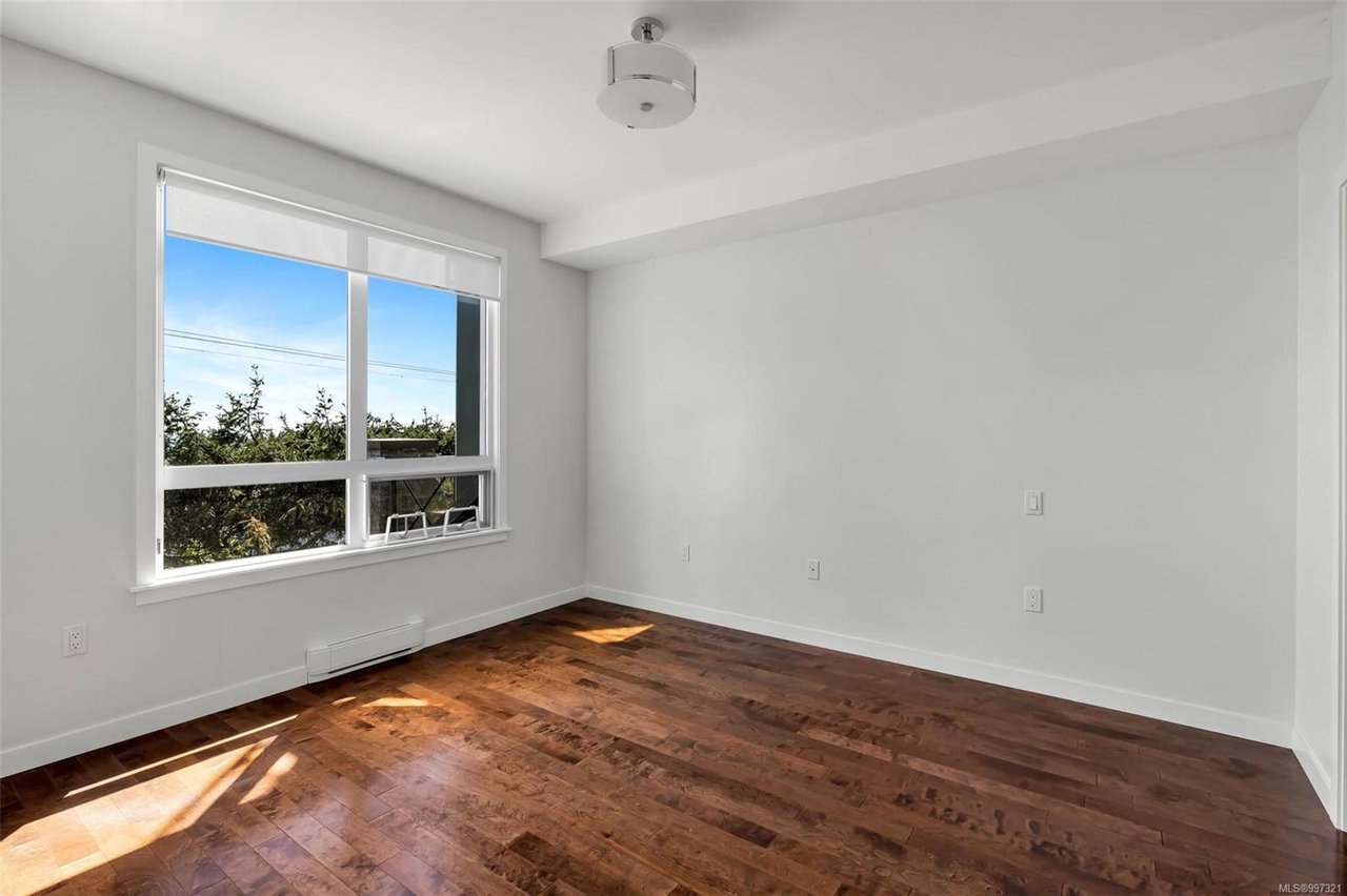 306-924 Esquimalt Rd