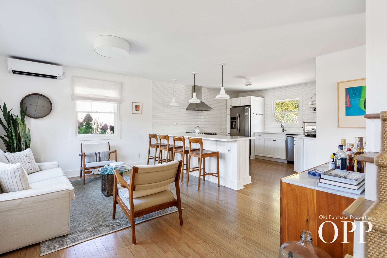 Stylish Cape Cod Retreat in Bellport Village