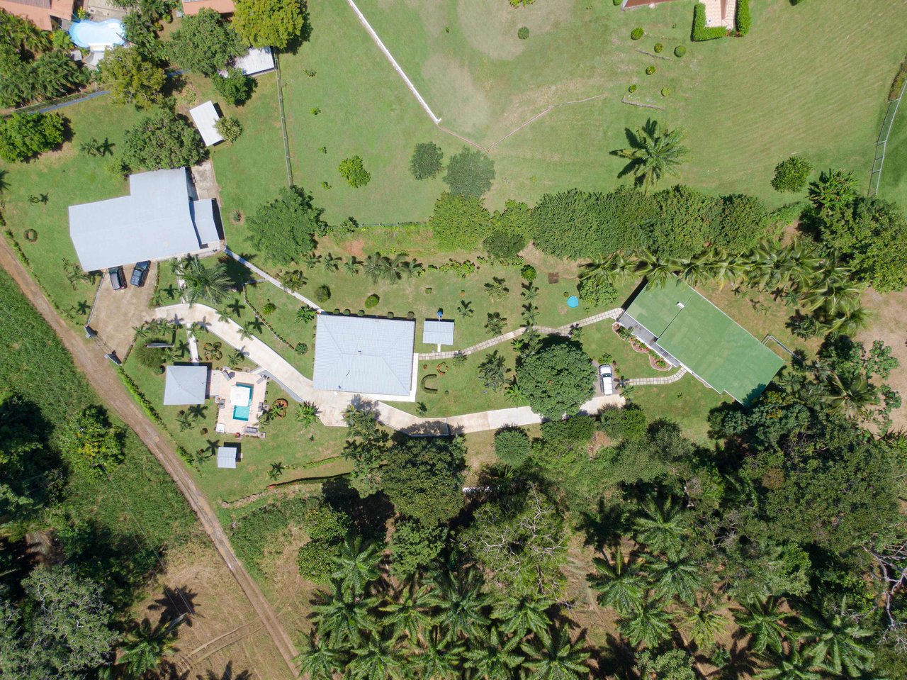 Three home stunning estate close to Quepos