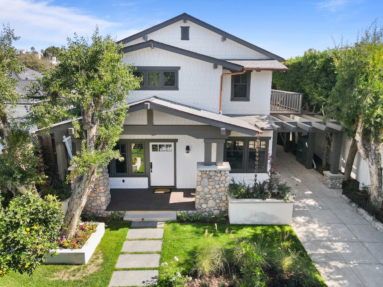 1520 N Sierra Bonita Ave, Sunset Square