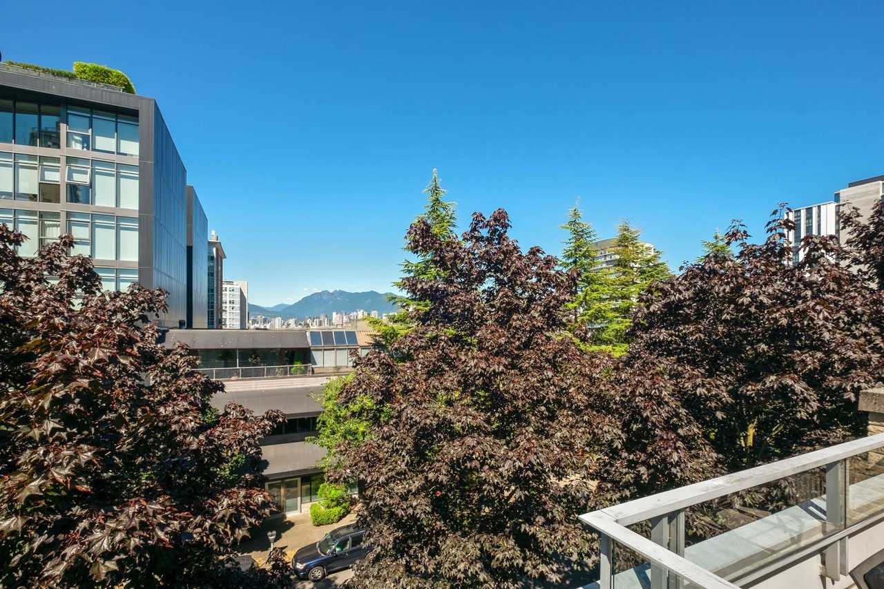 1566 W 8th Avenue, Vancouver