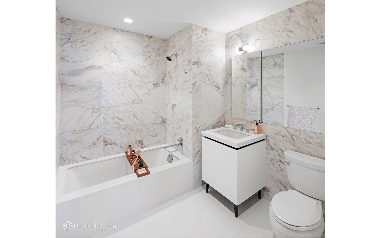 200 E 21st St, Unit 14A