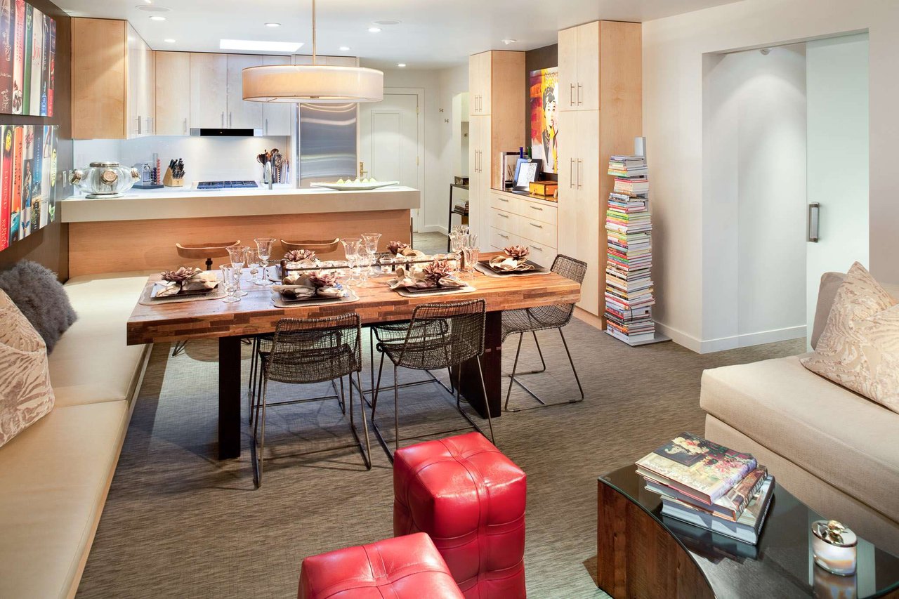  Gorgeous  One-of-a-Kind Top-Floor South Point Condo 