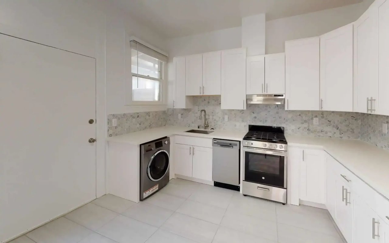 Tourin’ Tuesday: Renovated 2Bd is Alamo Square’s #1 Stunner