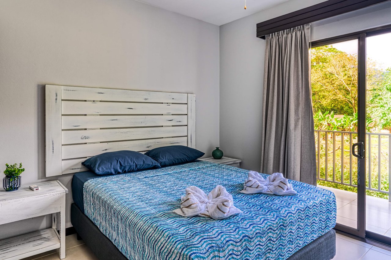 3 BEDROOM MODERN HOME WITH POOL WALKING DISTANCE TO EVERYTHING IN UVITA