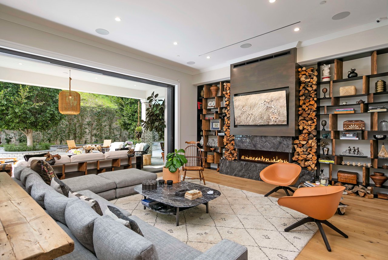 2333 Mandeville Canyon Rd