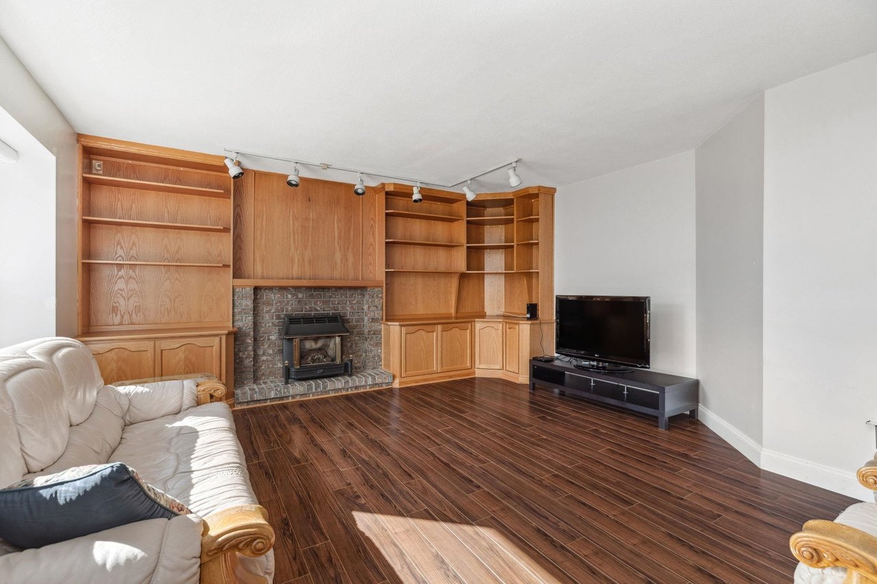 8118 153a St