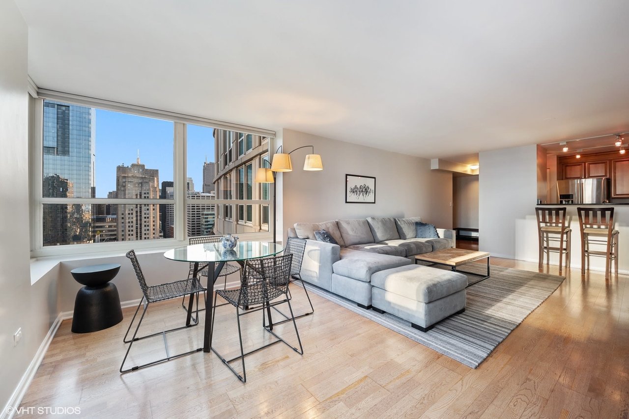 345 N LaSalle St Unit 4203