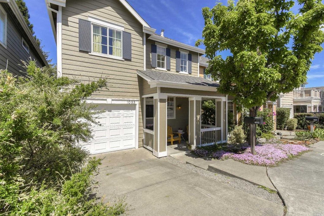 1033 Addison Cir