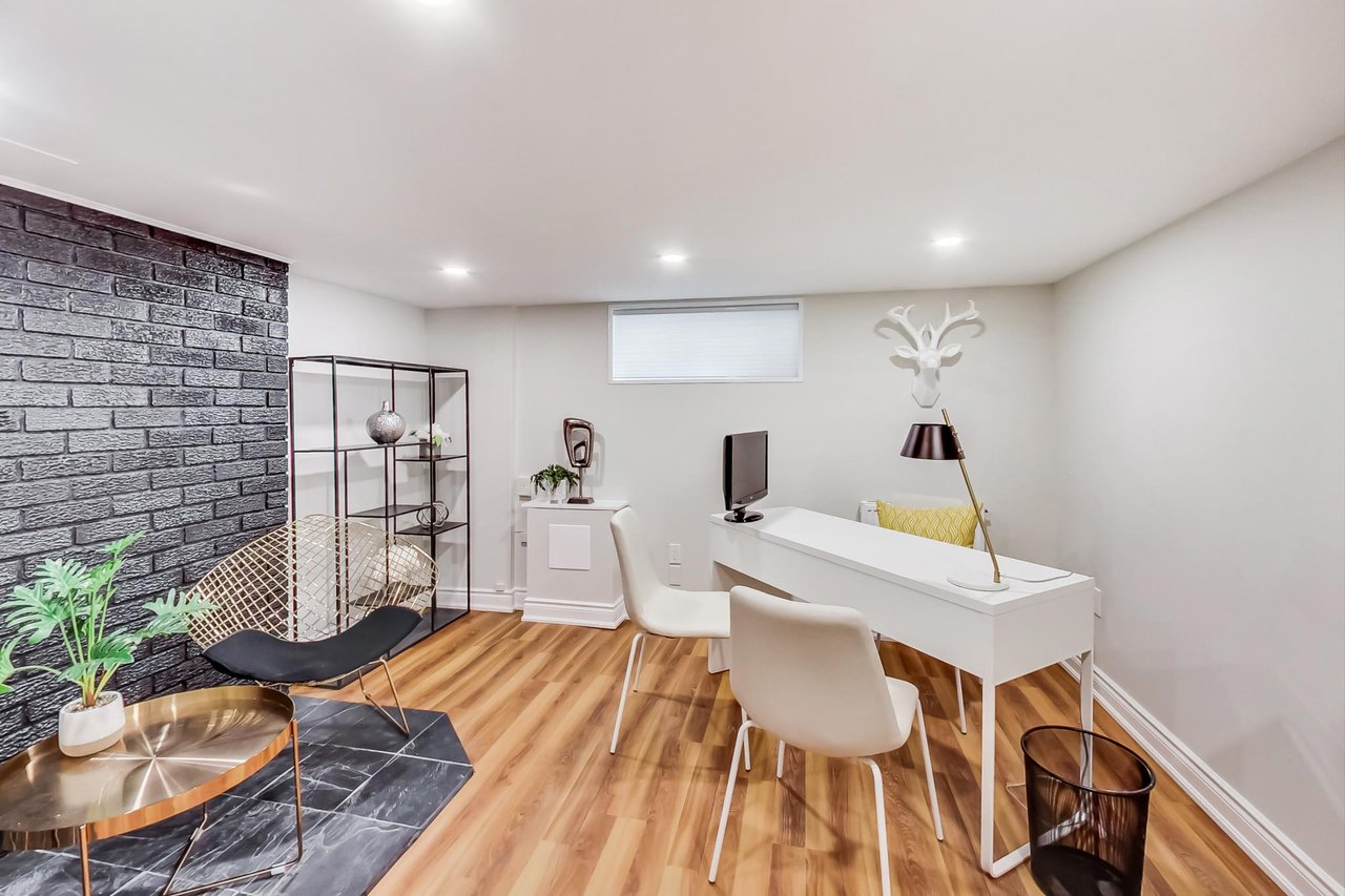 14 Armadale Avenue in Swansea Bloor West