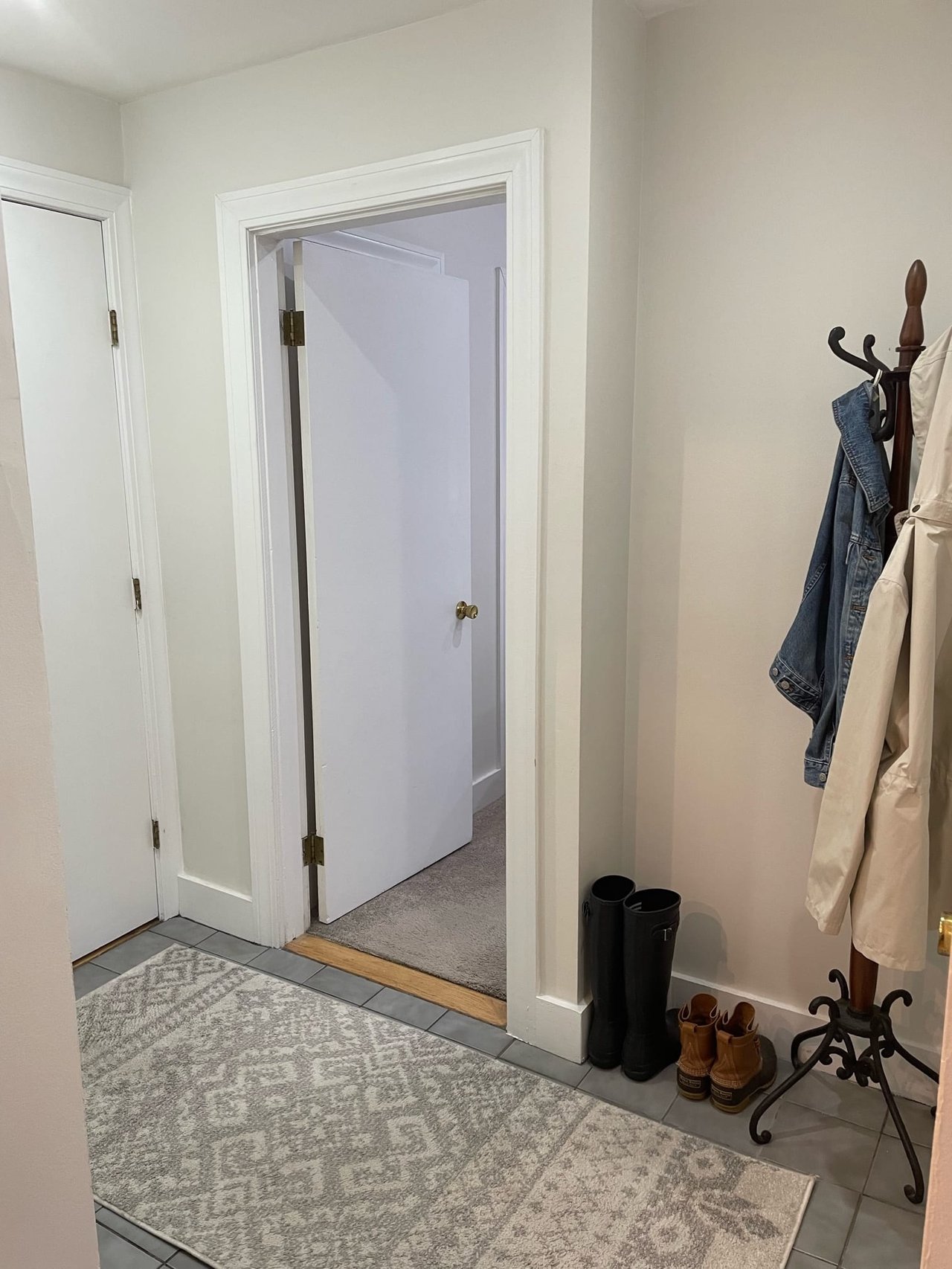 Beautiful Keswick Street 1 bed 1 bath - Laundry in Unit - Pets Negotiable 