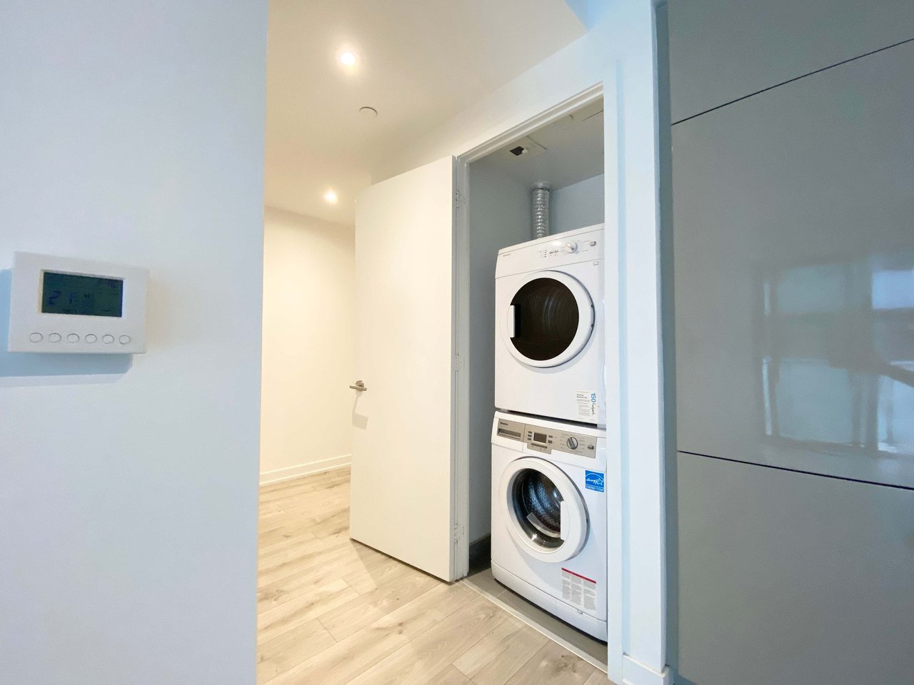 161 Roehampton Ave, Unit 532
