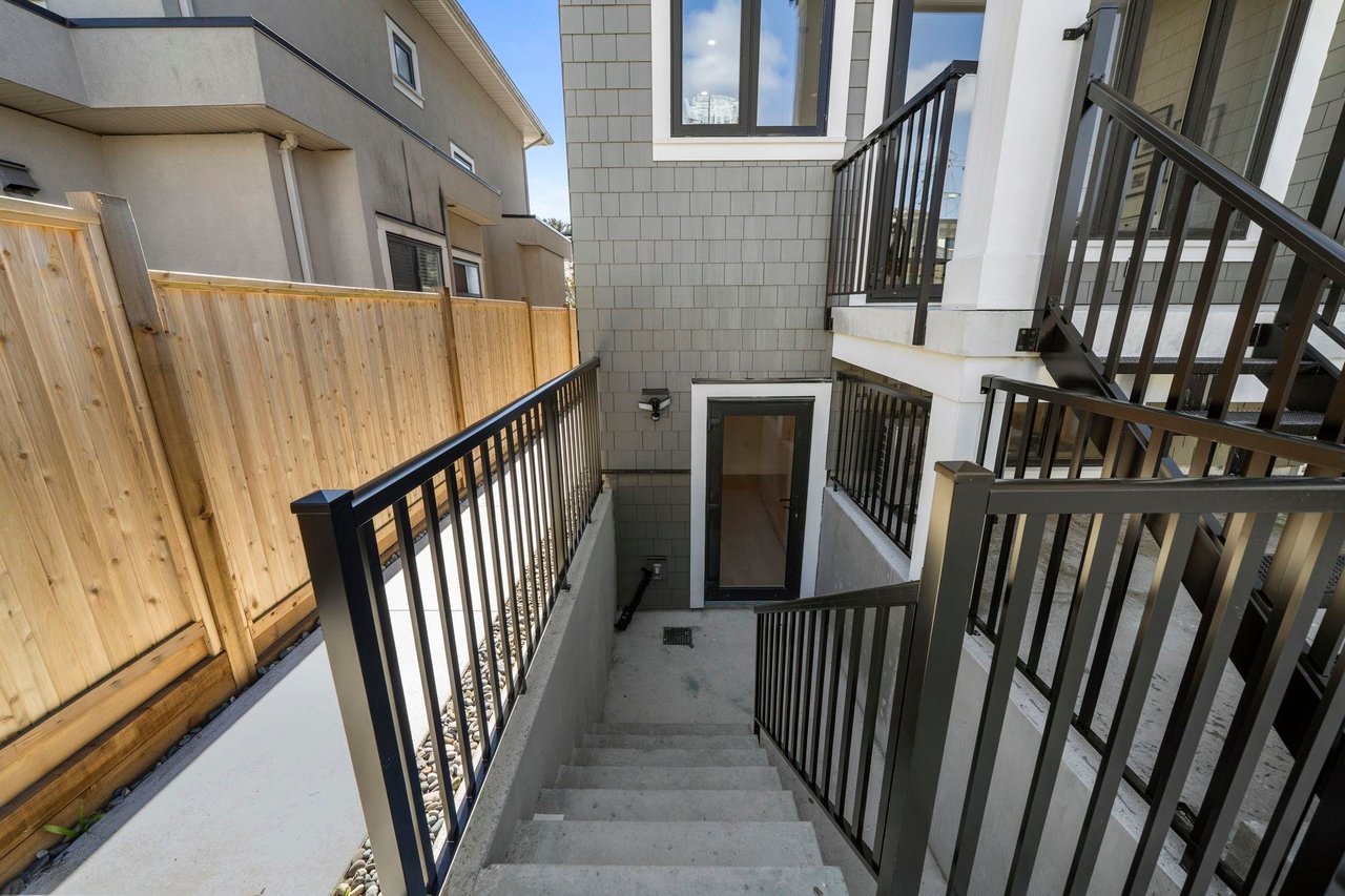 529 W 61st Ave