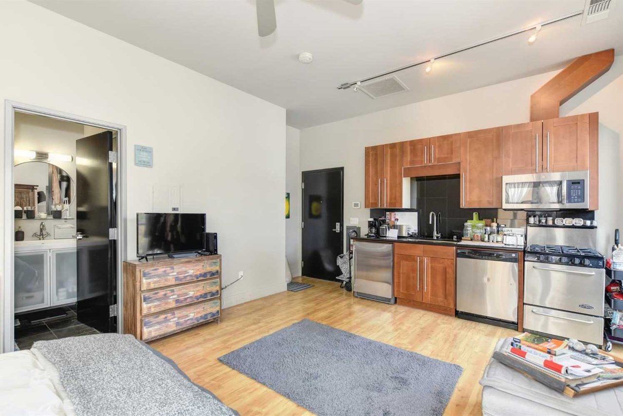 2117 S Street Unit 202