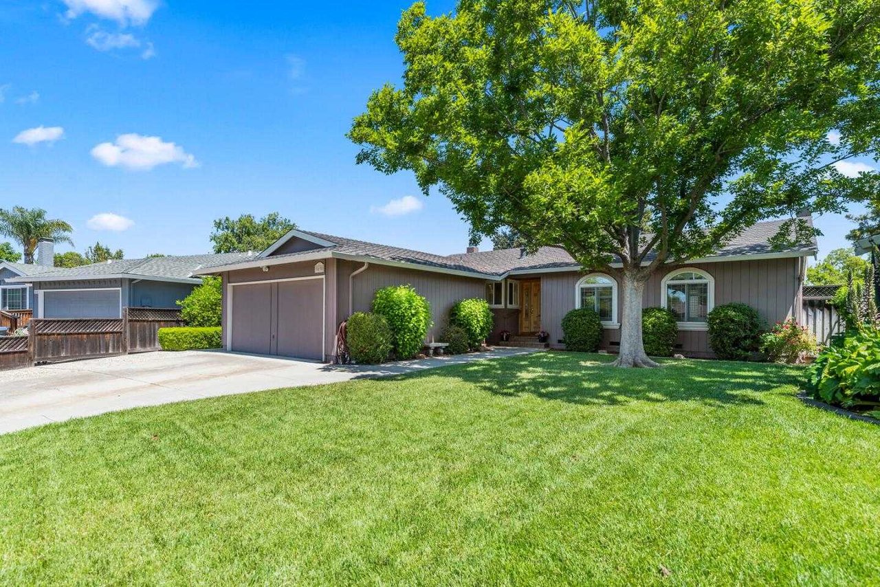 5690 Lathrop CT