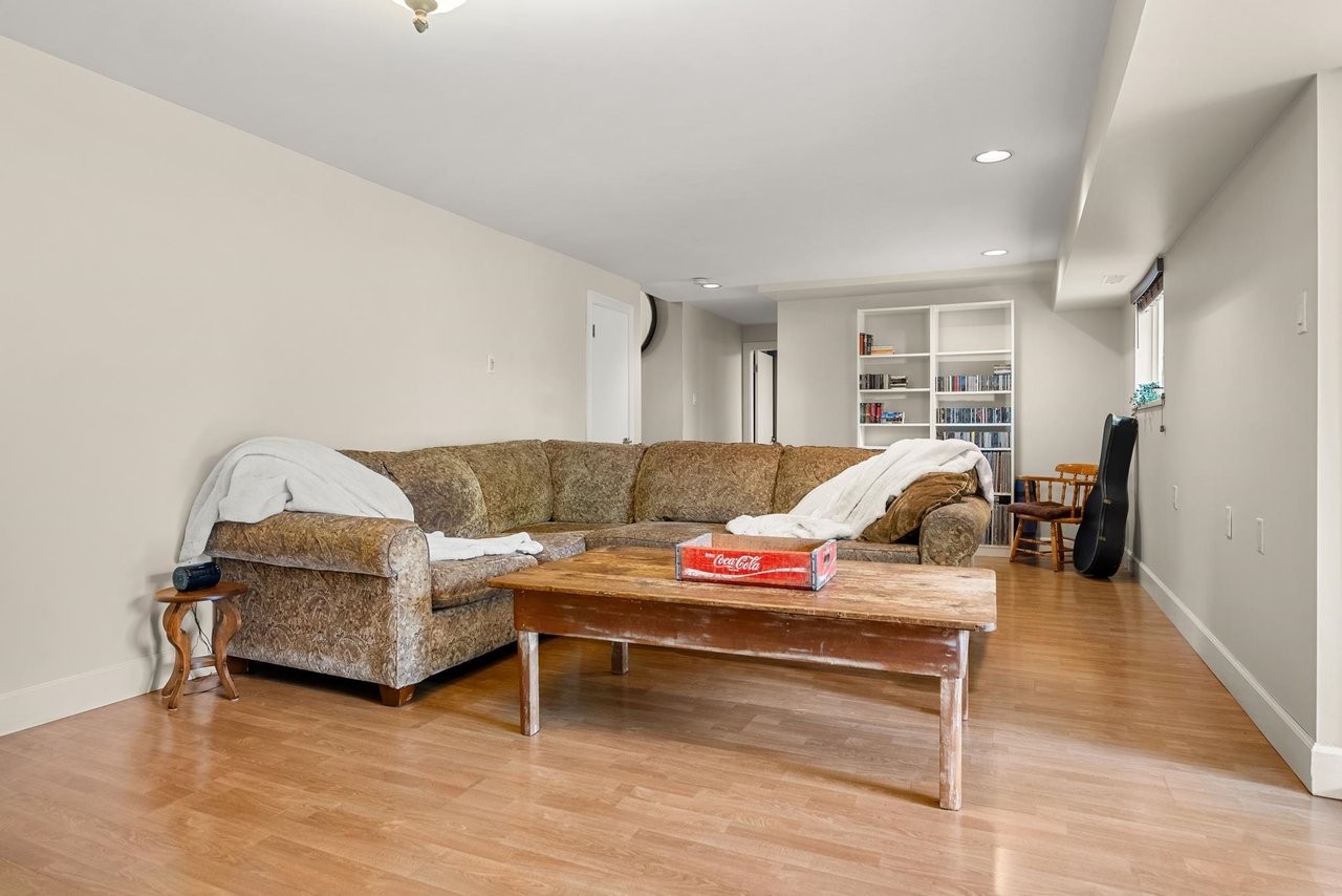 5264 12 Ave