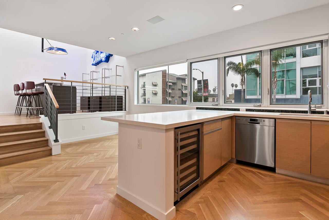 310 WASHINGTON BLVD Unit: 804