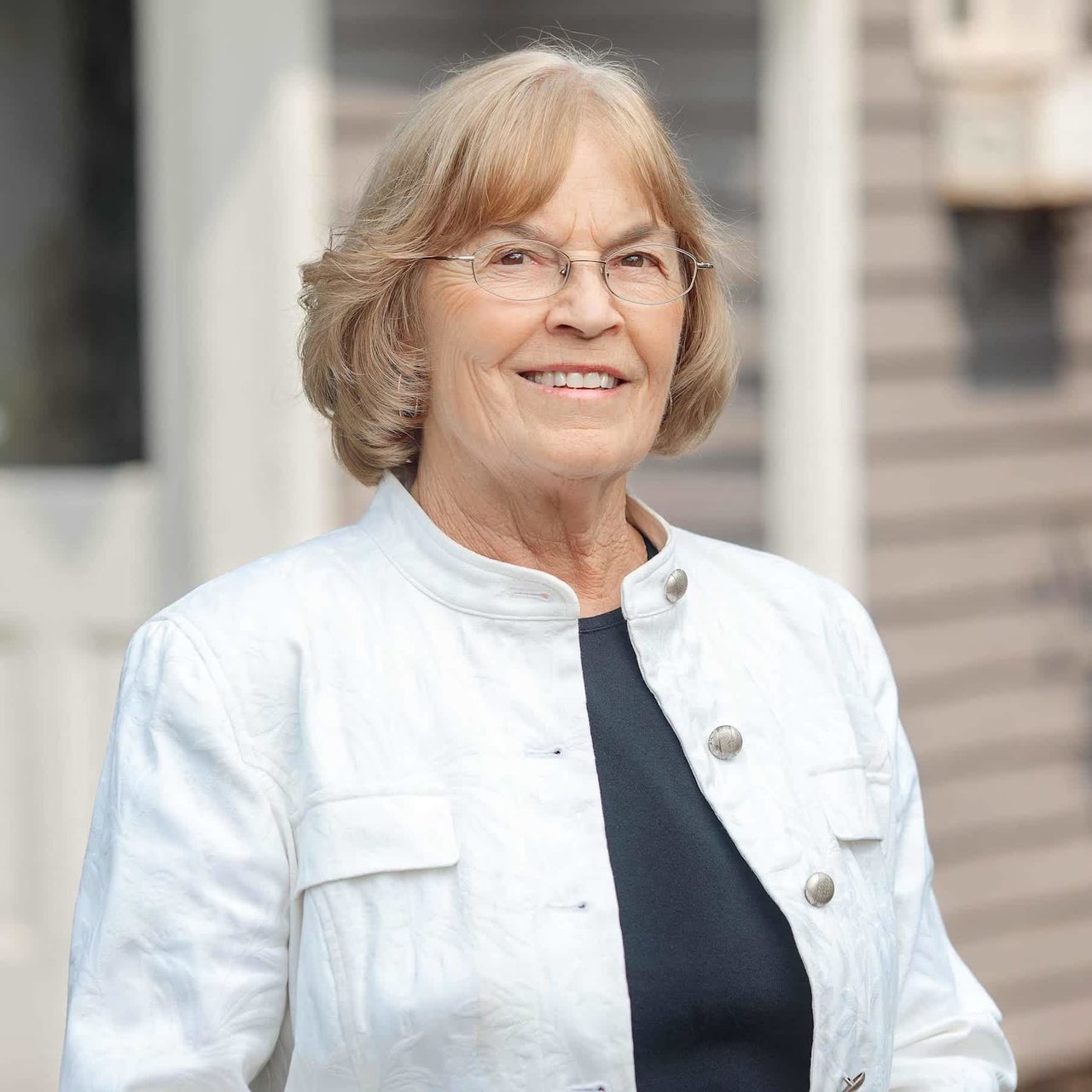 Ann Mills Niwot, CO Real Estate Agent Headshot