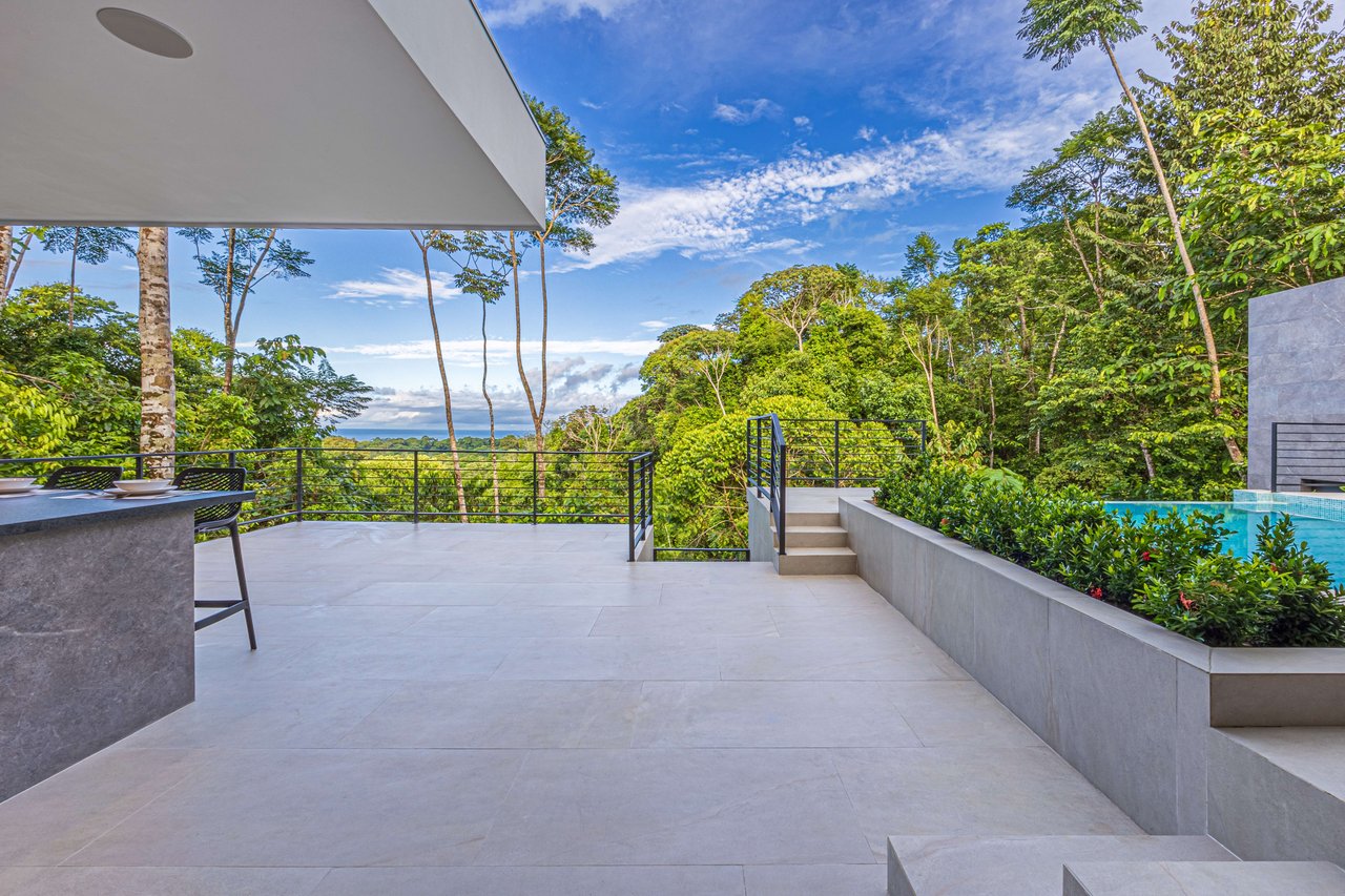 OUTSTANDING UVITA GEM, HIDDEN IN THE CANOPY WITH OCEAN AND MOUNTAIN VIEWS