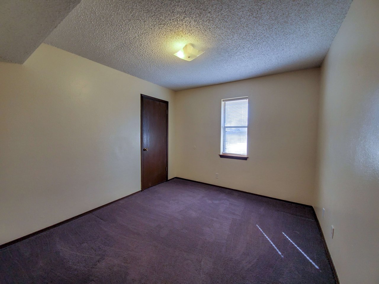 1218 Whispering Glen 