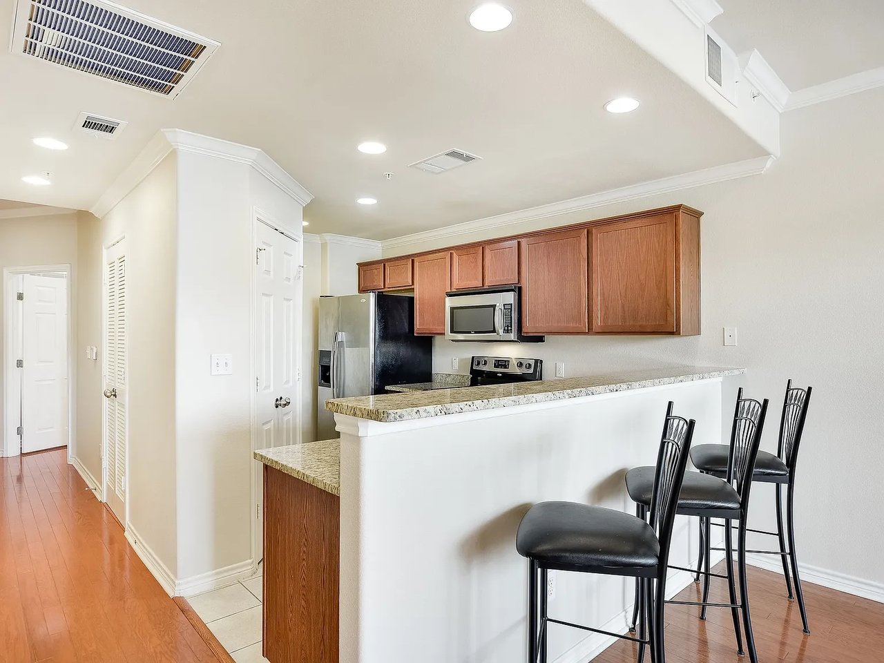 305 E 31st St, #2