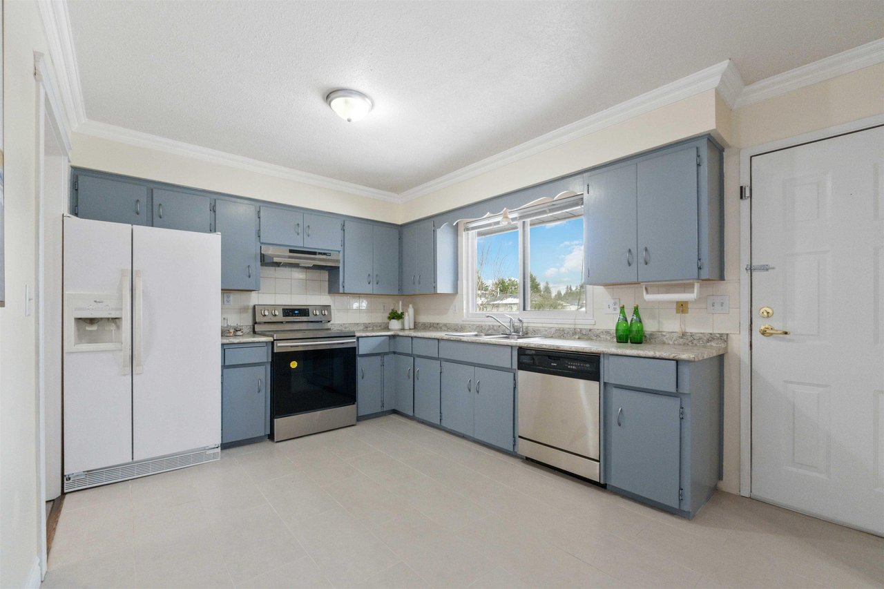 15774 96 Ave
