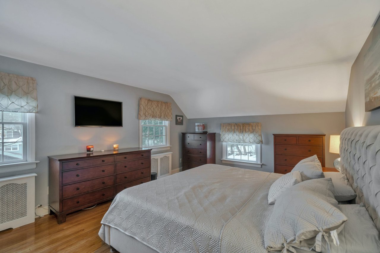 8 Hollywood Place