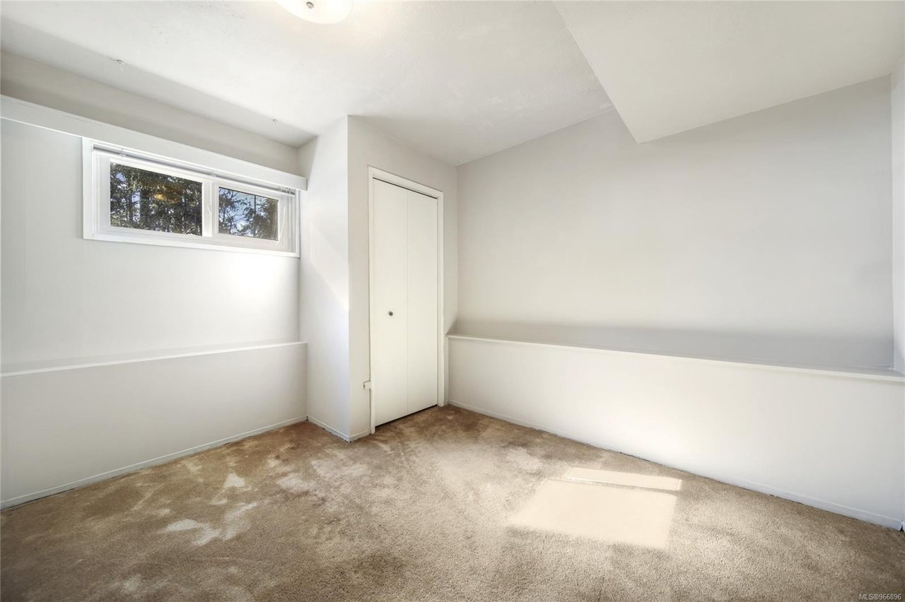 403 Dressler Rd
