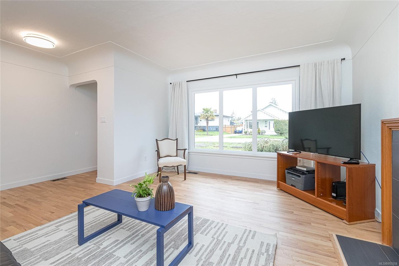 1867 Neil St, Saanich