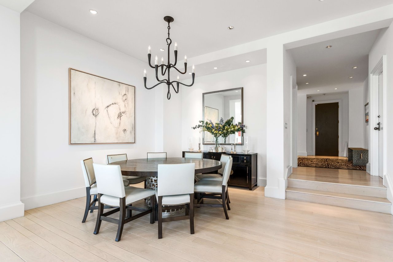 3,700sf+ Three Bedroom Condo With East Bay Views