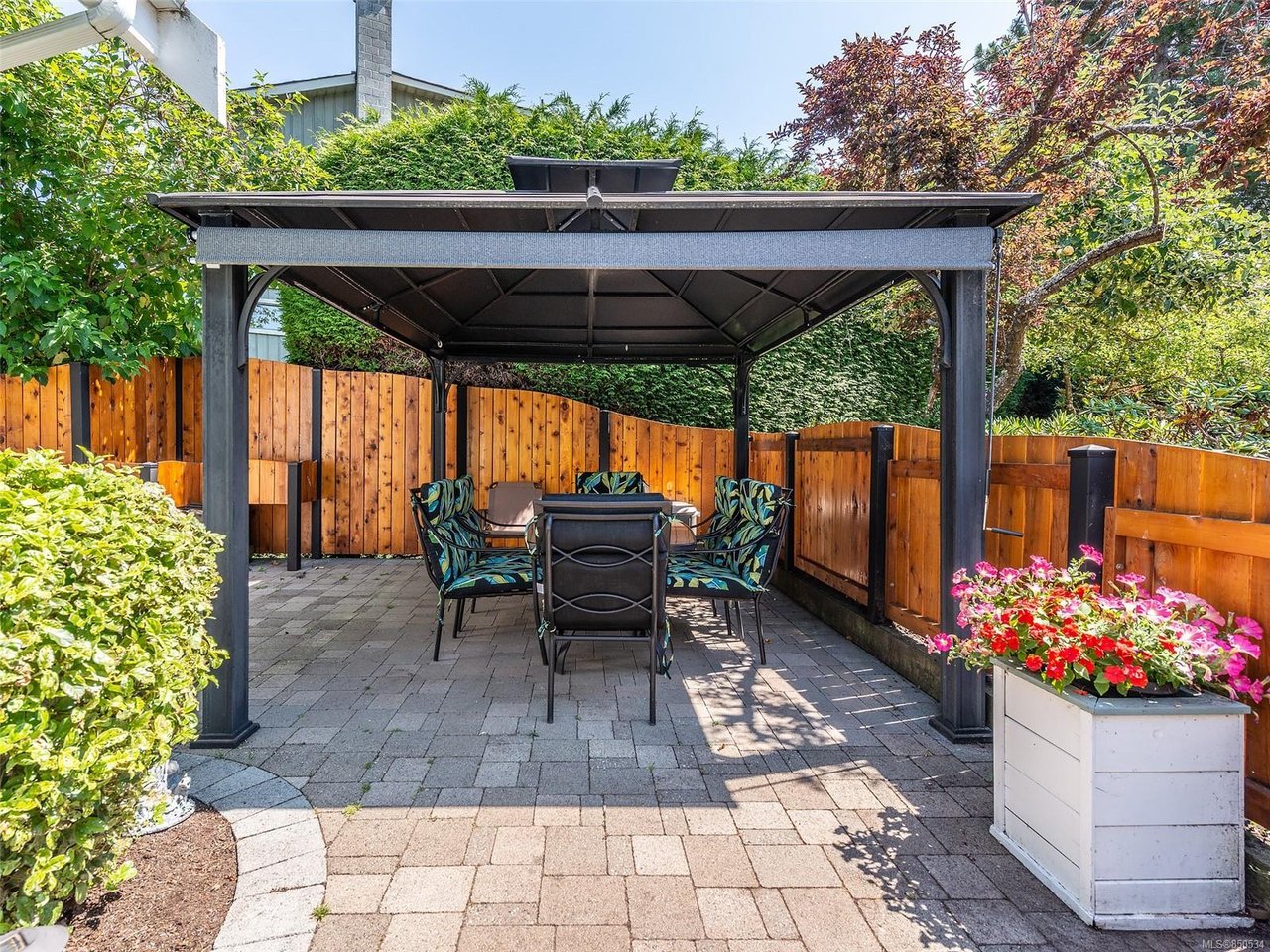 1238 Garry Oak Pl
